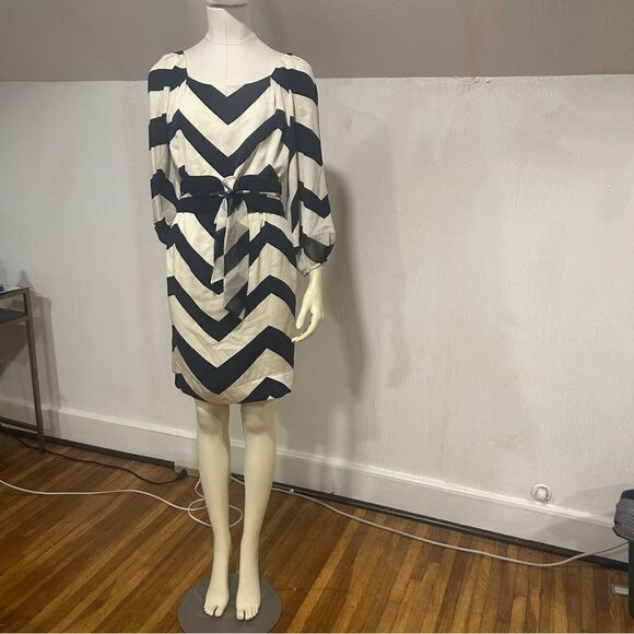 DVF Brygid Silk Navy and Crème Belted Chevron Dress - Picture 5 of 12